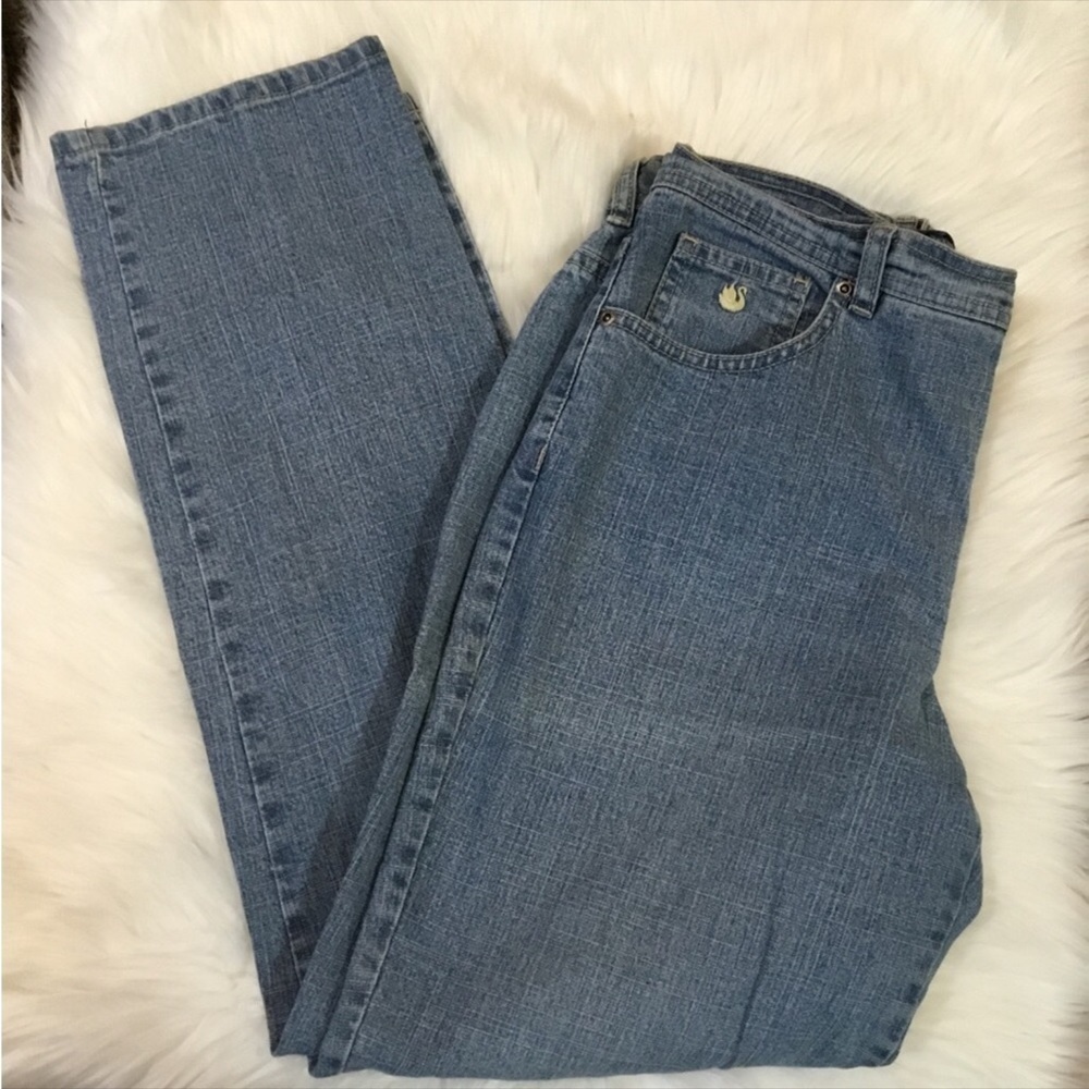 Gloria Vanderbilt light wash denim size 10 short jeans
5 pocket
